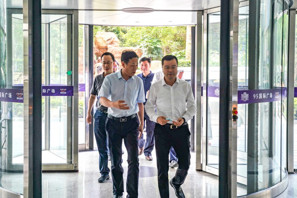 寧波高新區(qū)管委會主任、黨工委副書記勵成杰一行蒞臨科信走訪調(diào)研