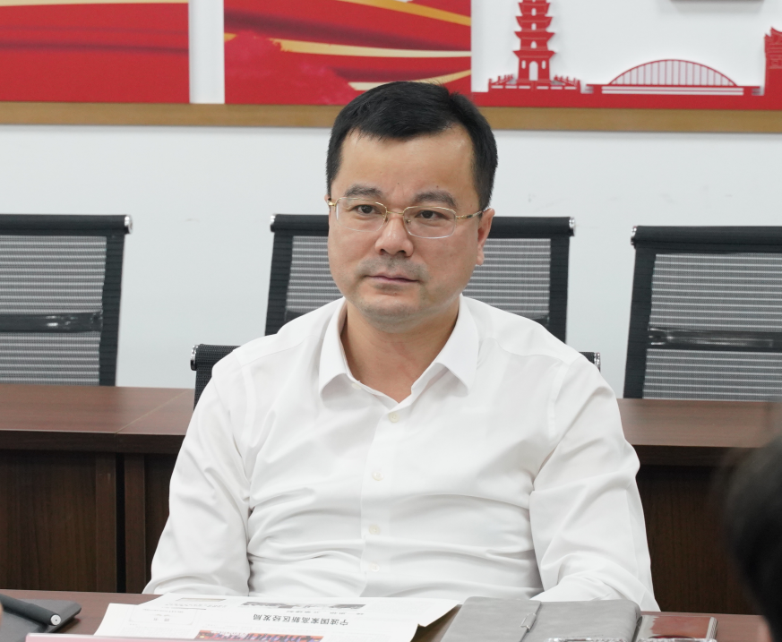 寧波高新區(qū)管委會主任、黨工委副書記勵成杰一行蒞臨科信走訪調(diào)研