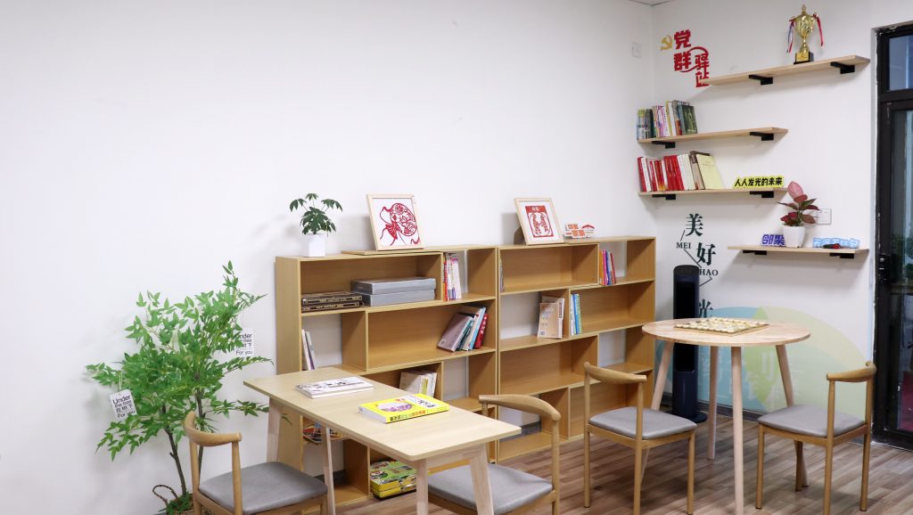 關愛老人 “益”起同行 | 科信黨支部赴明珠社區(qū)開展“夕陽驛站”志愿服務