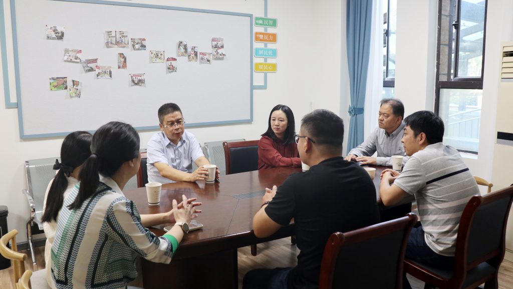 關愛老人 “益”起同行 | 科信黨支部赴明珠社區(qū)開展“夕陽驛站”志愿服務