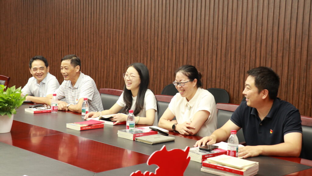 迎七一讀經典 聯建聚合力 | 科信聯合黨支部與新暉社區黨委共赴紅色書香之約