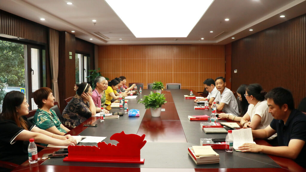 迎七一讀經典 聯建聚合力 | 科信聯合黨支部與新暉社區黨委共赴紅色書香之約