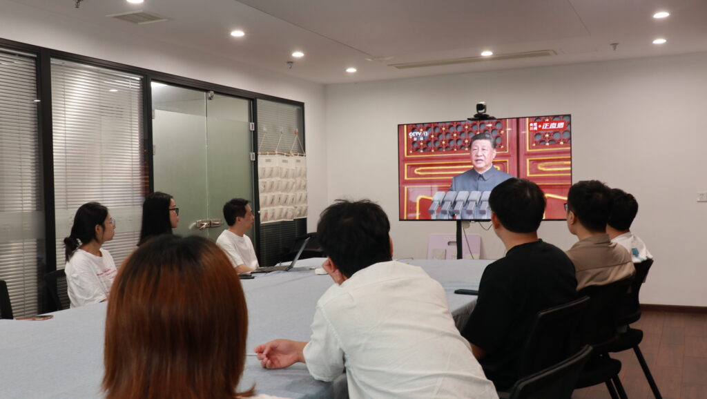 致敬偉大歷史，砥礪奮進初心｜科信聯合觀看抗戰勝利80周年閱兵盛況